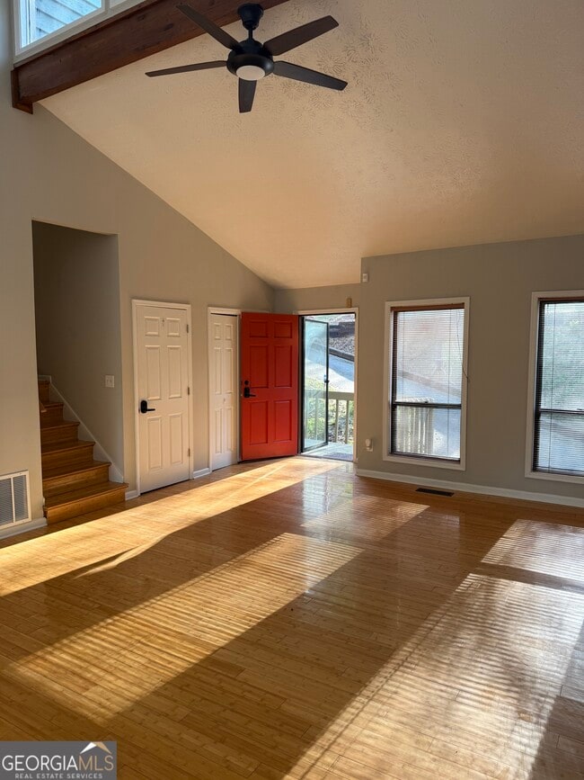 Building Photo - 82 Geraldine Dr SE