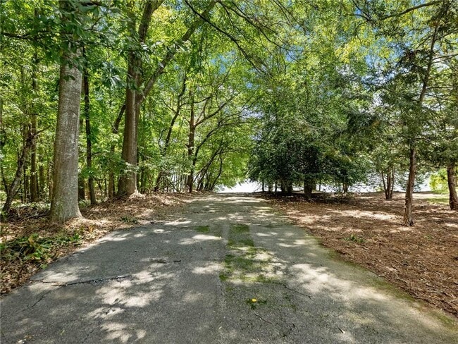 Building Photo - 8079 Beachwood Dr