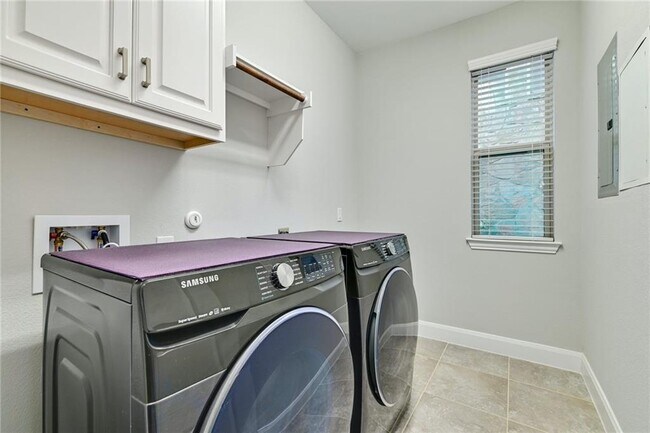 Building Photo - 204 Maxwell Way