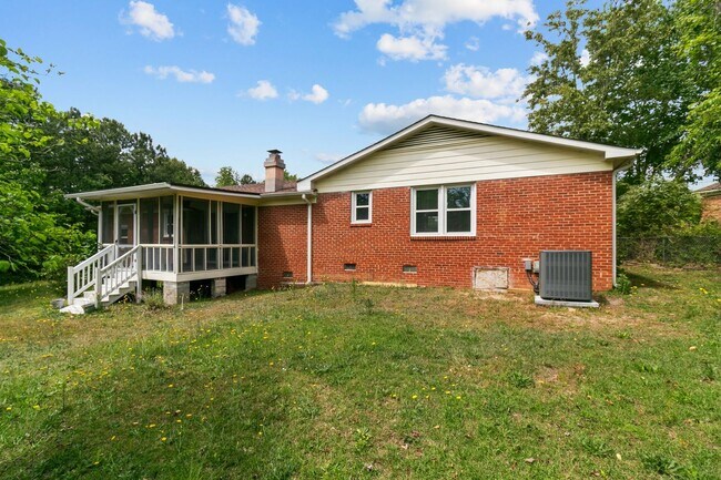 Building Photo - 4 Bedroom 2 Bath Ranch in a cul-de-sac