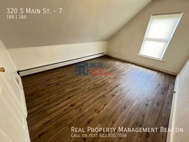Building Photo - 320 S Main St