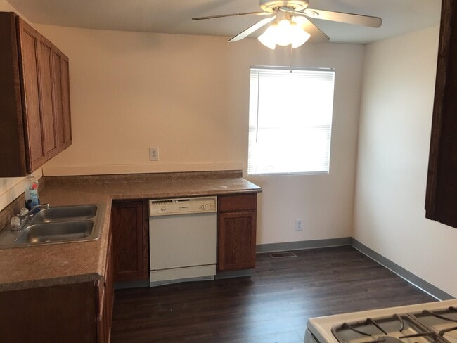 Primary Photo - 98 Buckeye Cir