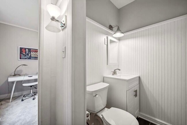 Building Photo - 2429 Central St