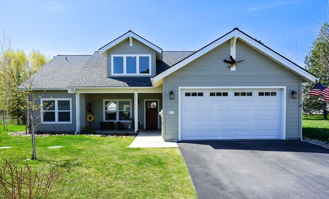 Building Photo - Beautiful Dover Bay Home - Rent reduced to...