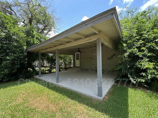 Building Photo - 214 Basswood Dr