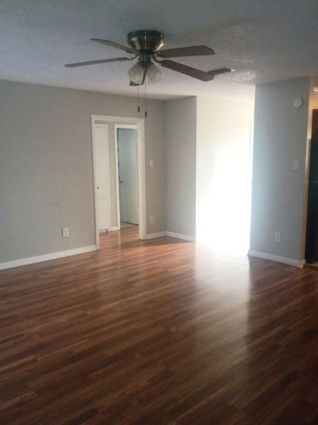 Building Photo - Updated 3/2 Home with 2-Car Garage + Air-Conditioned Workshop!