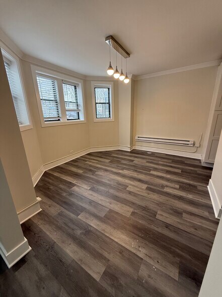 Building Photo - 3838 N Greenview Ave