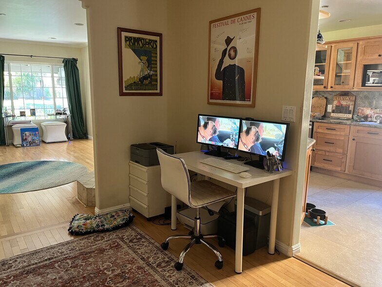 Building Photo - 520 N Myers St