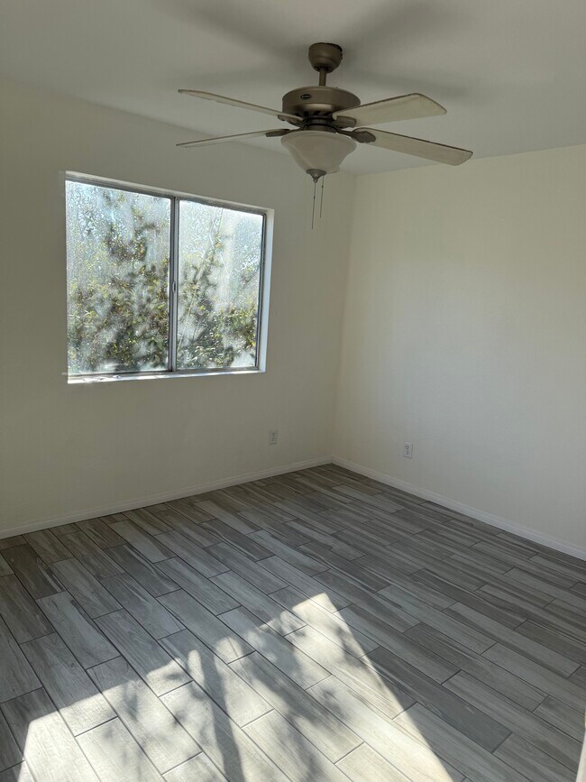 Master Bedroom - 118 W Santa Fe Ave