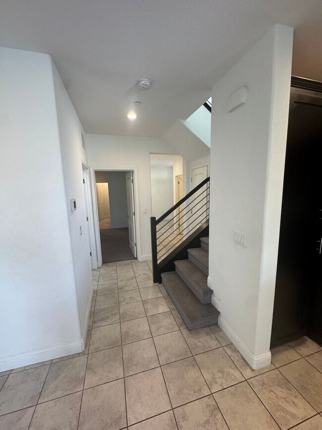 Building Photo - 3 bedroom | 3.5 bathroom | Davis Single Fa...