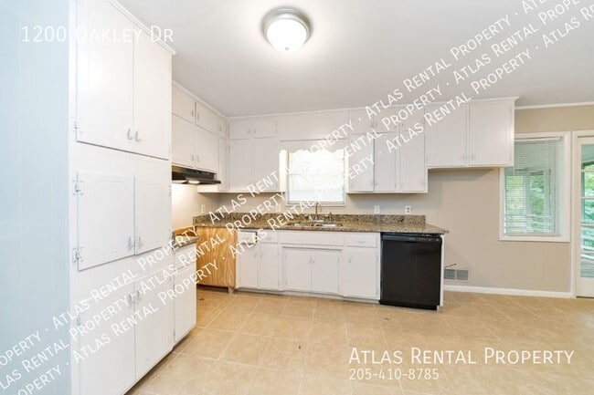 Building Photo - 1200 Oakley Dr