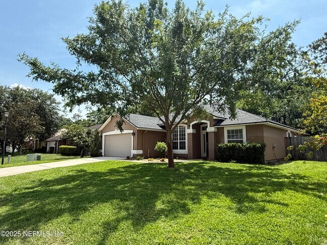 Building Photo - 12244 Lake Fern Dr