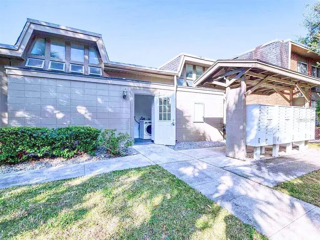 Building Photo - 1700 SW 16th Ct