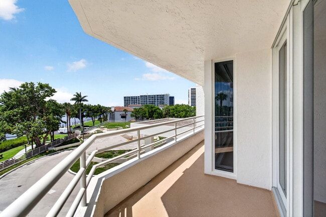 Building Photo - 4201 N Ocean Blvd