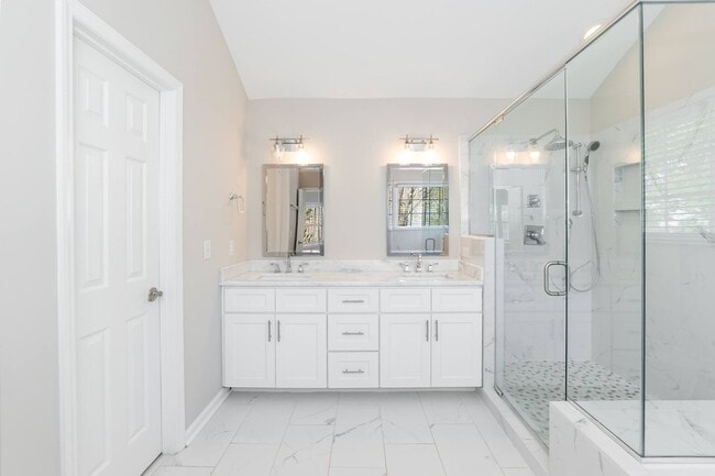 Building Photo - Meticulous Four Bedroom Dream Home!