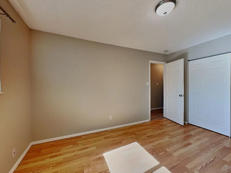Building Photo - 5437 Crystal St