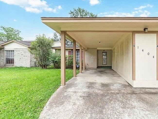 Primary Photo - 1404 McDugald Rd