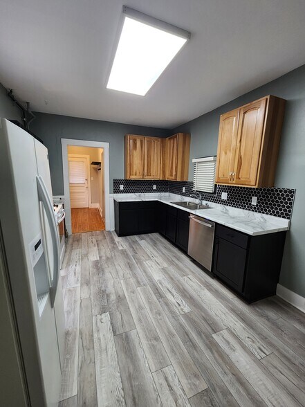 Kitchen 6 - 207 N 6th St