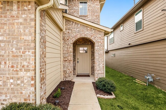 Building Photo - 13925 Heywood Dr