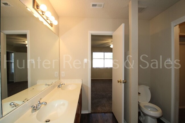 Building Photo - Spacious 4-Bedroom Home in Killeen