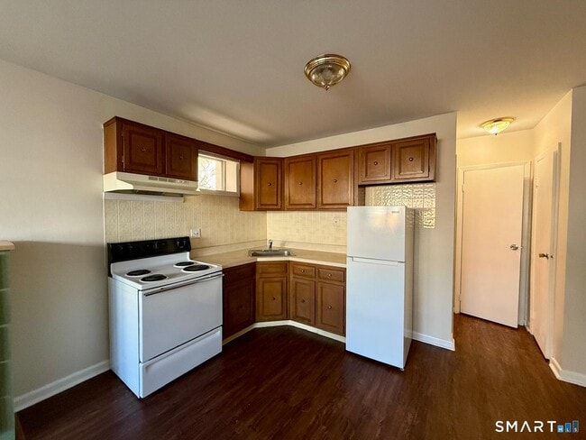 Building Photo - 179 Elm St