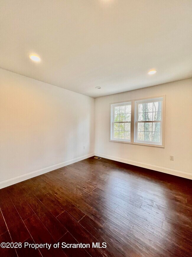 Building Photo - 400 Haven Ln