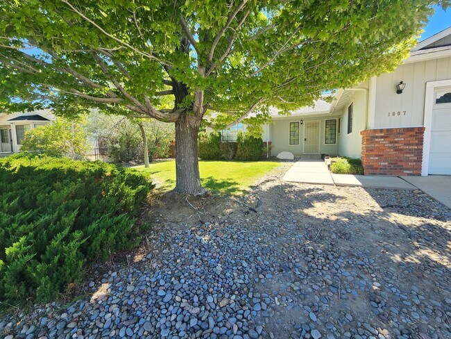 Building Photo - Home For Rent in Sunridge