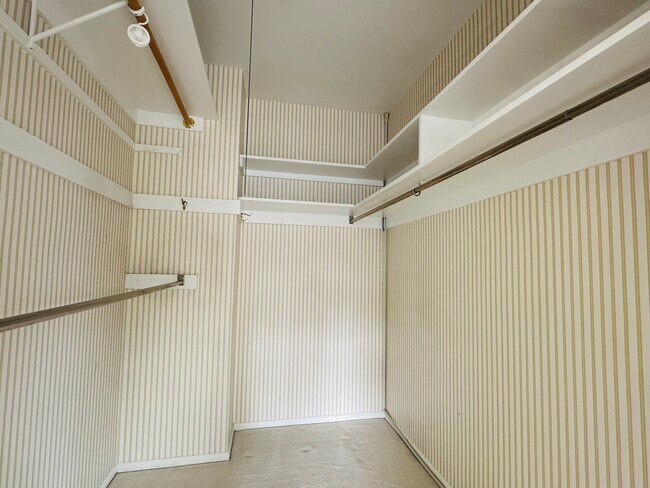 Building Photo - 5757 N Sheridan Rd