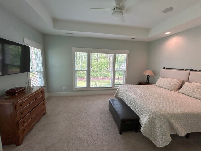 Building Photo - Beautifully appointed furnished 4 bedroom ...