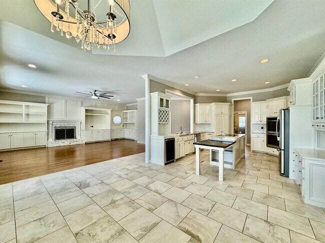 Building Photo - 2600 Sweetbriar Ct