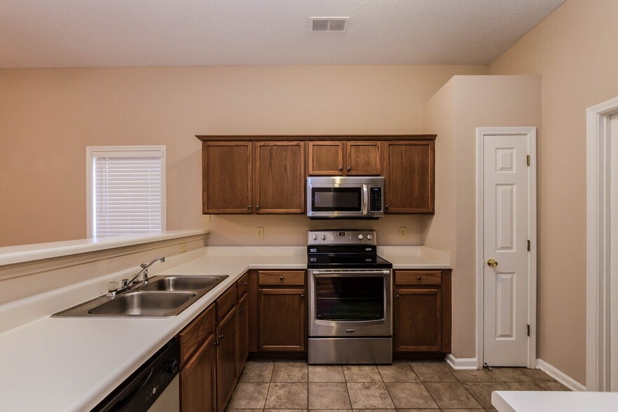 Building Photo - 1513 Pemberton Ln