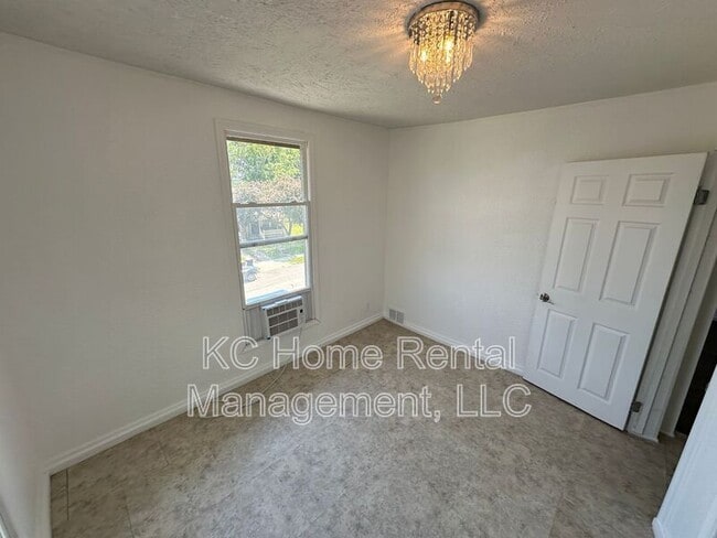 Building Photo - 2316 Spruce Ave