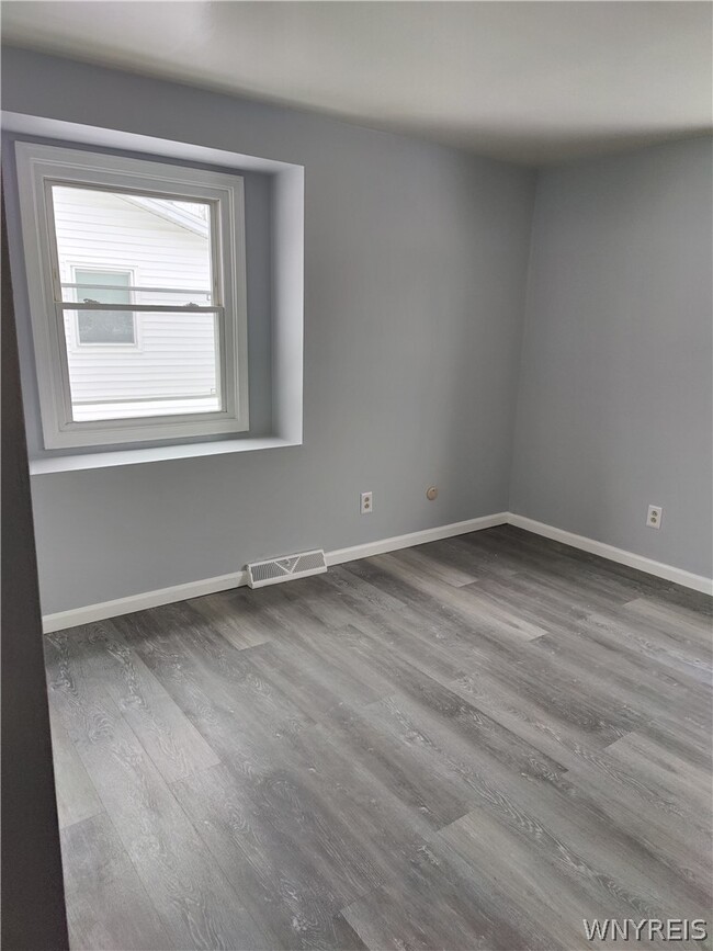 Building Photo - 32 Cascade Dr