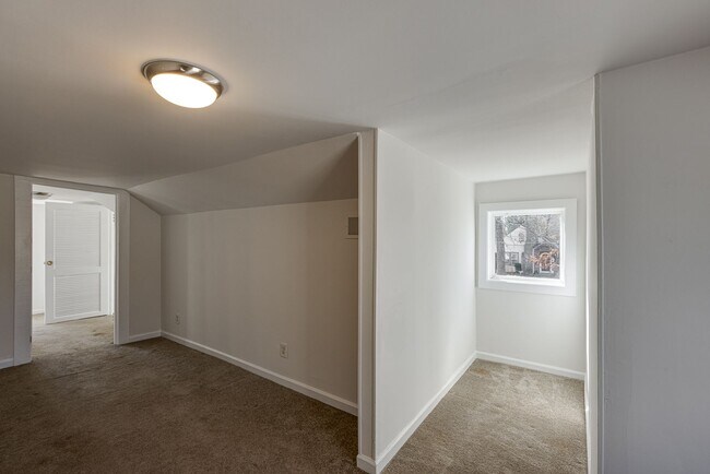 Building Photo - Newly Renovated 3BR/1BTH with Loft for Rent!