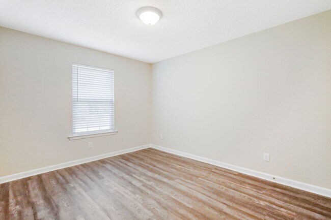 Building Photo - JESUP HOME FOR RENT!!