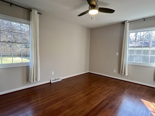 Building Photo - 3633 Densmore Dr