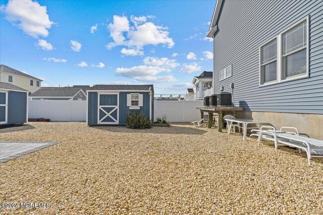 Building Photo - 17 2nd Ave