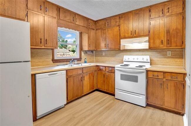Building Photo - 905 Rambling Rose Ct NW