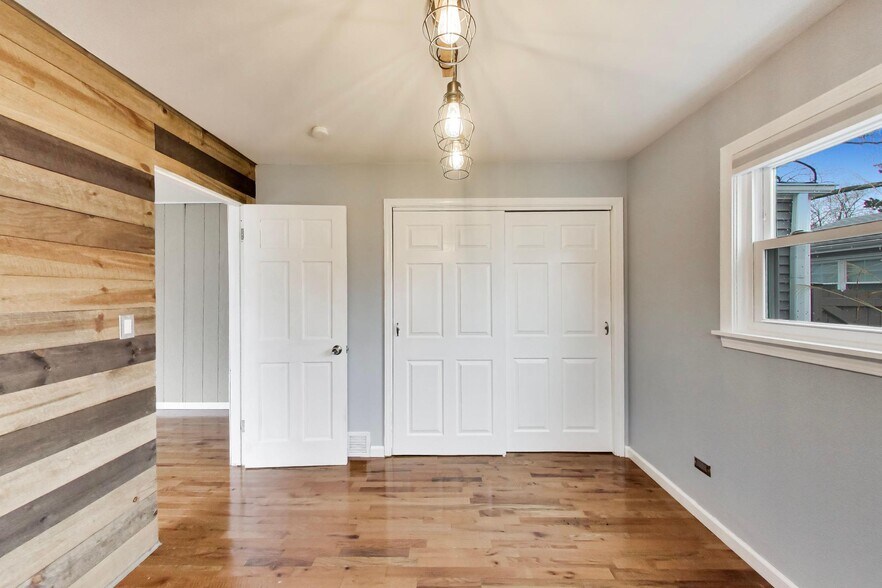 Building Photo - 306 N Schubert St