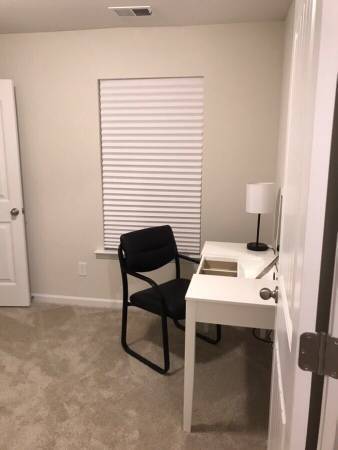 Building Photo - Furnished rental
