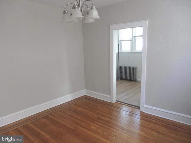 Building Photo - 129 S Eagle Rd