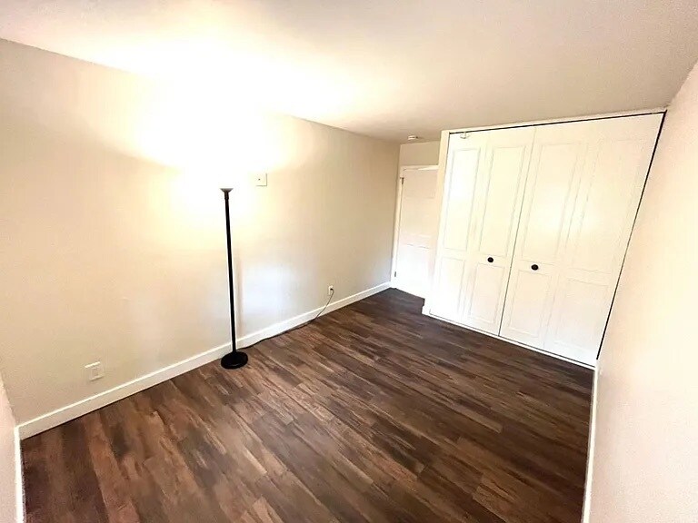 Building Photo - 429 Drummers Ln