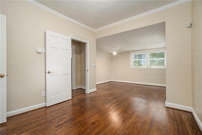 Building Photo - 2378 Glenwood Dr NE