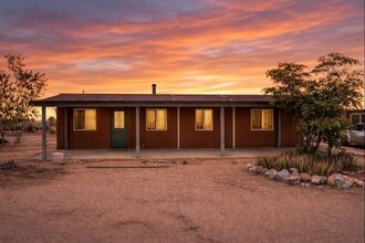 Building Photo - Charming 3-Bedroom Home for Rent in Landers, CA w SPA