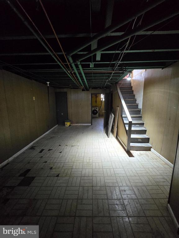 Building Photo - 158 Rosemar St