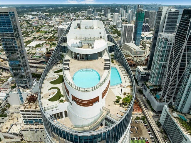 Building Photo - 851 NE 1st Ave