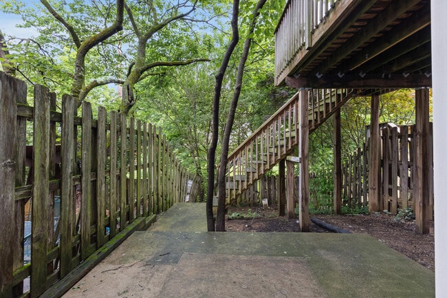 Building Photo - 403 Windfield Pl
