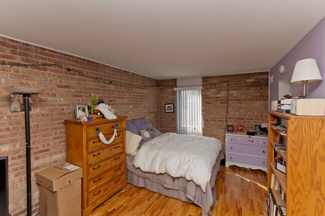 Building Photo - 2632 N Mildred Ave