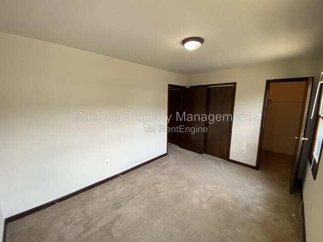 Building Photo - 5145 Cottonwood Ct