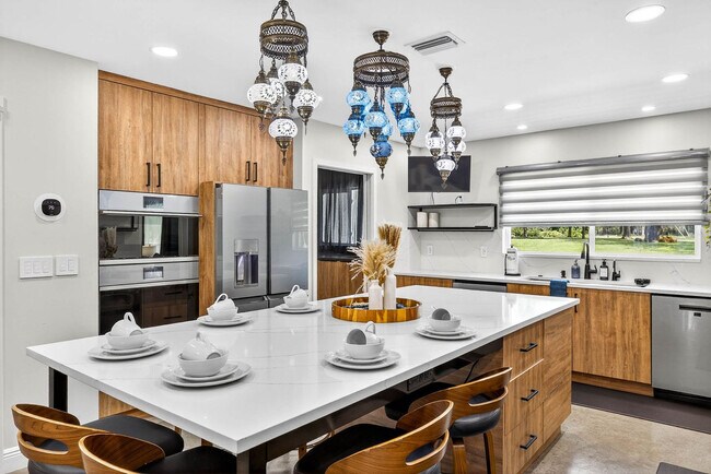 Building Photo - 319 Brentwood Dr